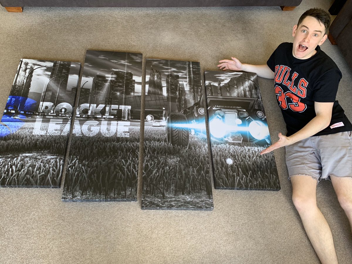 🎄 CHRISTMAS GIVEAWAY!!! 🎄

Merry Christmas you filthy animals!!

Got sent an extra one of these bad boys that I’ll be giving away to one of you!! Huge ROCKET LEAGUE CANVAS  😍

LIKE 
RETWEET
FOLLOW ✅

For your chance to win!! WORLDWIDE 🌏

Winner drawn in 1 month 👏 Good luck!