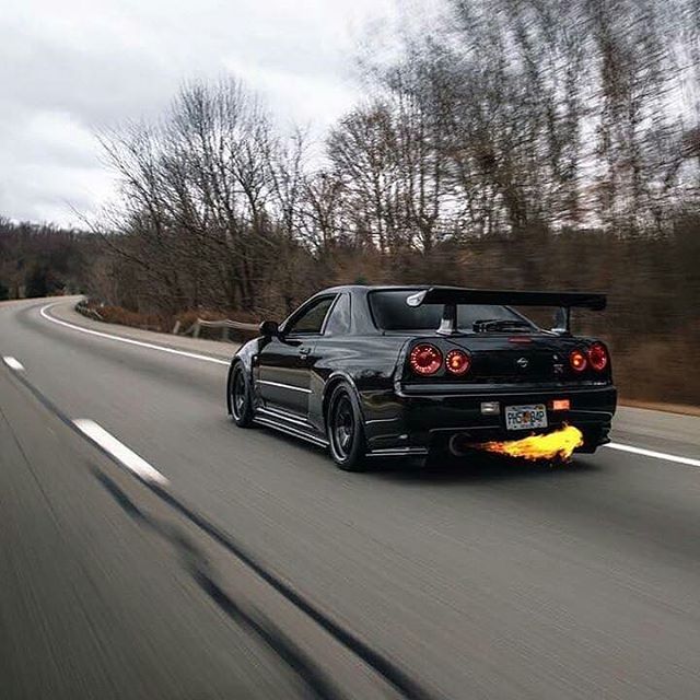 GT-R画像bot tweet media