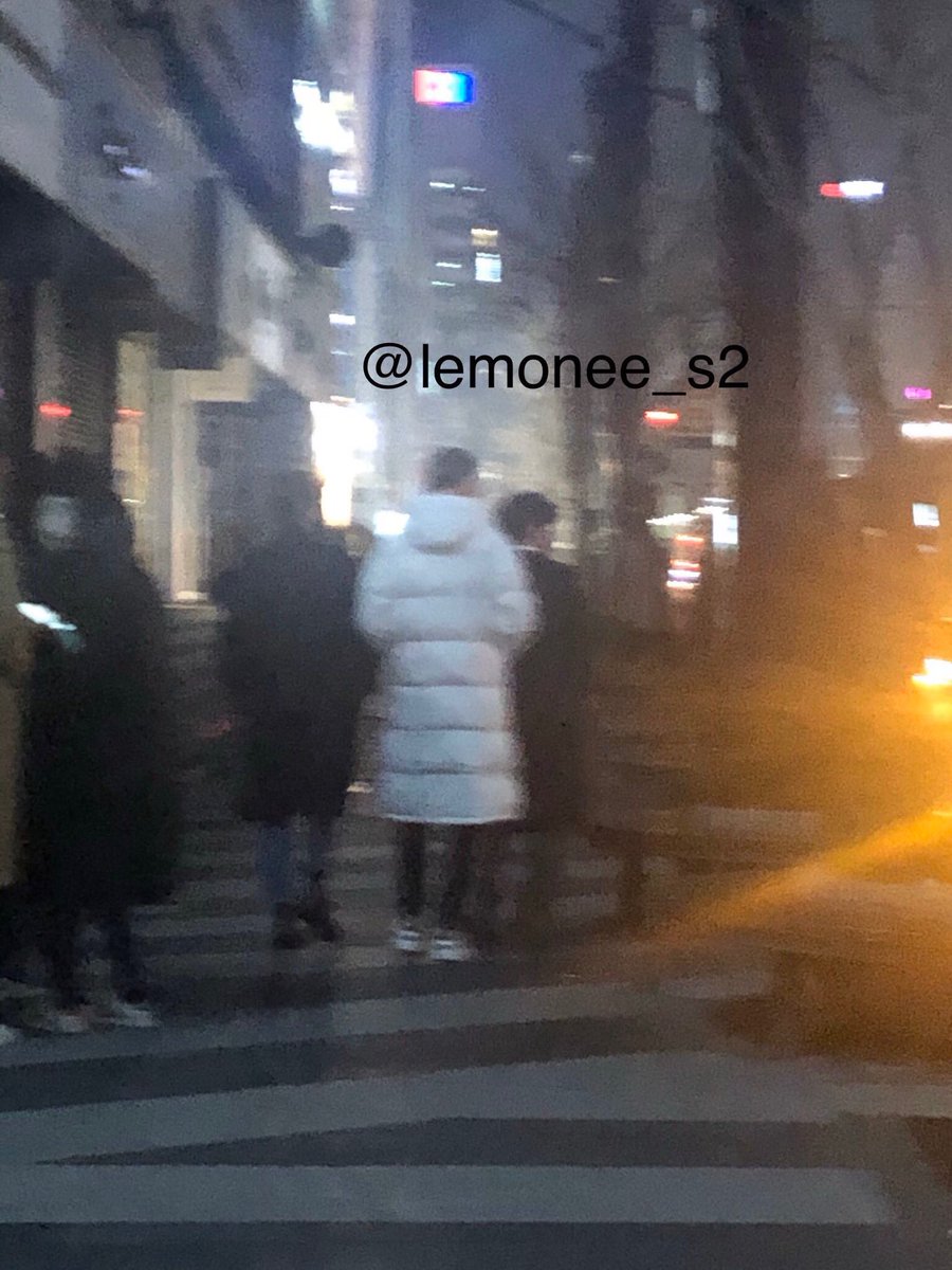 meownbn's tweet photo. Op and her friend accidentally meet Wooseok, byungchan and sejin after watching a movie and when Wooseok saw the X1 pouch she was wearing he said with a sweet voice “aah you’re a one it~” and gave them his autograph.
He’s so precious 😭😭💗

cr. On pics https://t.co/dycY7ePZAU