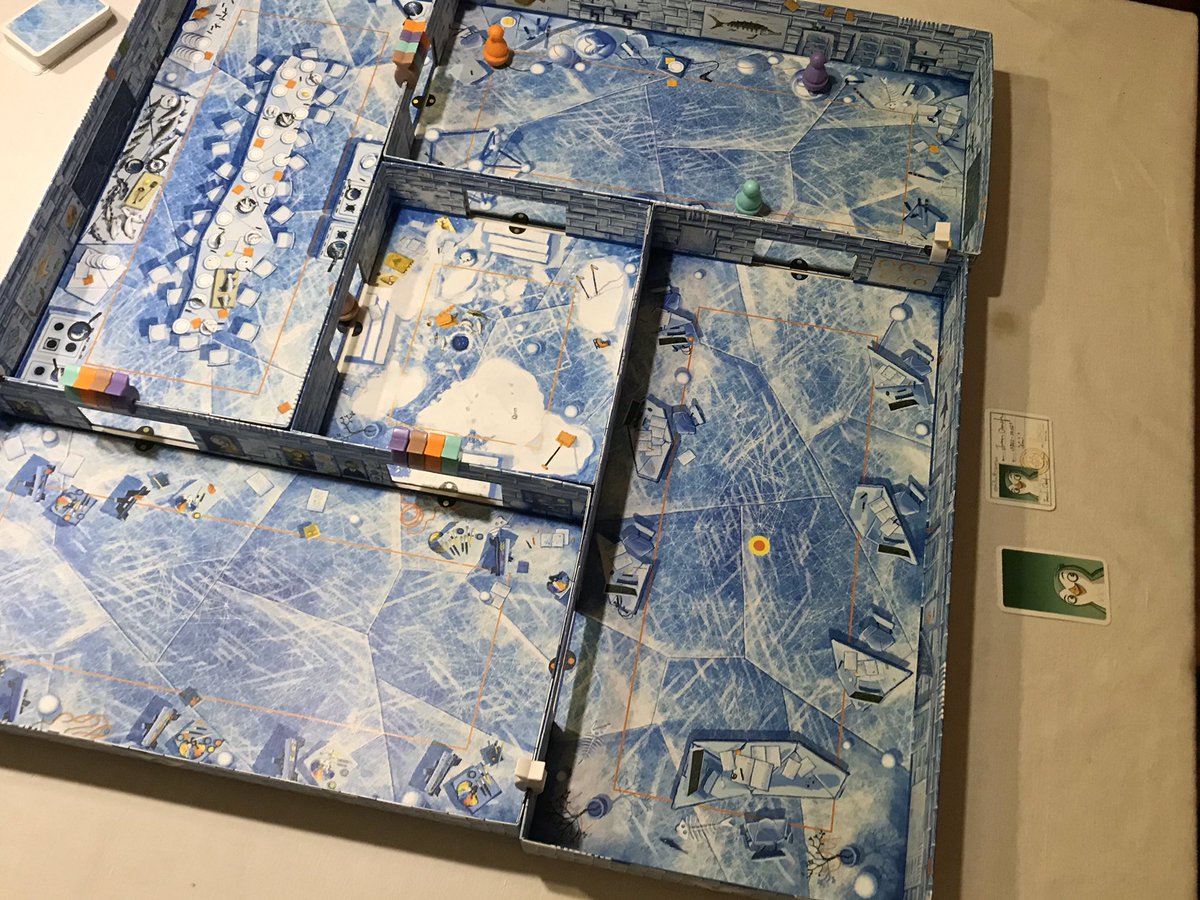 Schlossspieler's tweet photo. Nach dem traditionellen Käsefondue tut ein wenig Bewegung gut. #IceCool2 #FroheWeihnachten https://t.co/7lcvBcqU1Q