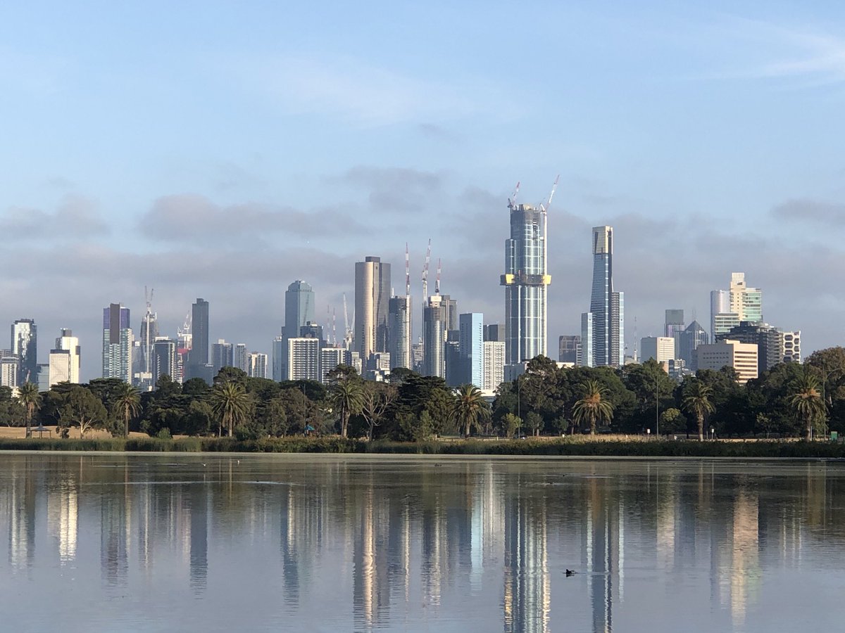 HammyHamilton15's tweet photo. #MerryChristmas , cracking morning in Melbourne, just finished my morning run around the lake.. #santabeenyet https://t.co/eSlhS4BlRx