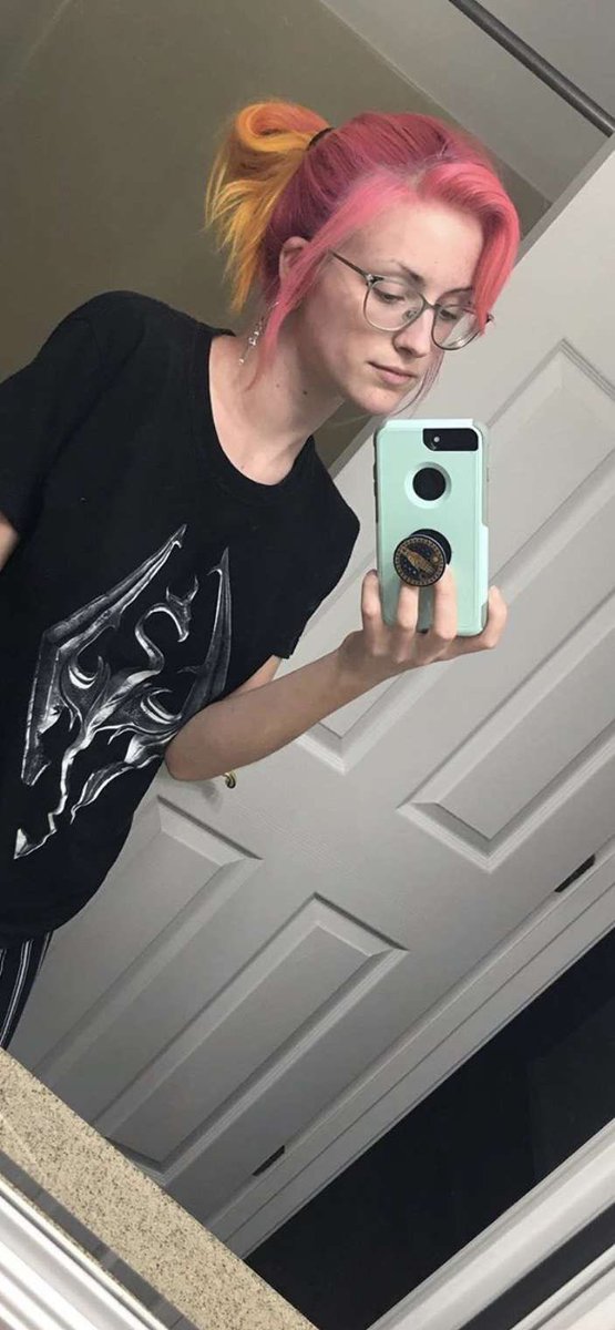 alexrainnn1's tweet photo. Selling nudes hmuuuu 💕💕 
• selling nudes sexy teen findom paypig • https://t.co/vV1SlsZwnI
