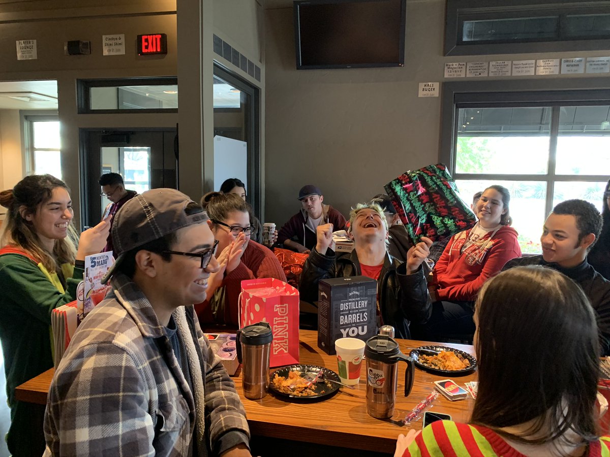 cherbear1162's tweet photo. Merry Christmas  from Team Highland Springs #1333 @marcosalatorre #MerryChristmasEve #chilislove @Nickdmyers08 https://t.co/iIxKERcmGC