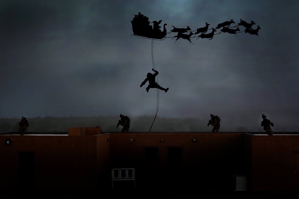 Maaahcusdahling's tweet photo. “Papa? How will Santa get into every single house?” “well sweetie along with the help of reindeer, Santa has a MEU(Marine Expeditionary Unit) traveling in his slay. They make all chimneys, windows and doors accessible when Santa has difficulty.” https://t.co/3iUBDNtoWf