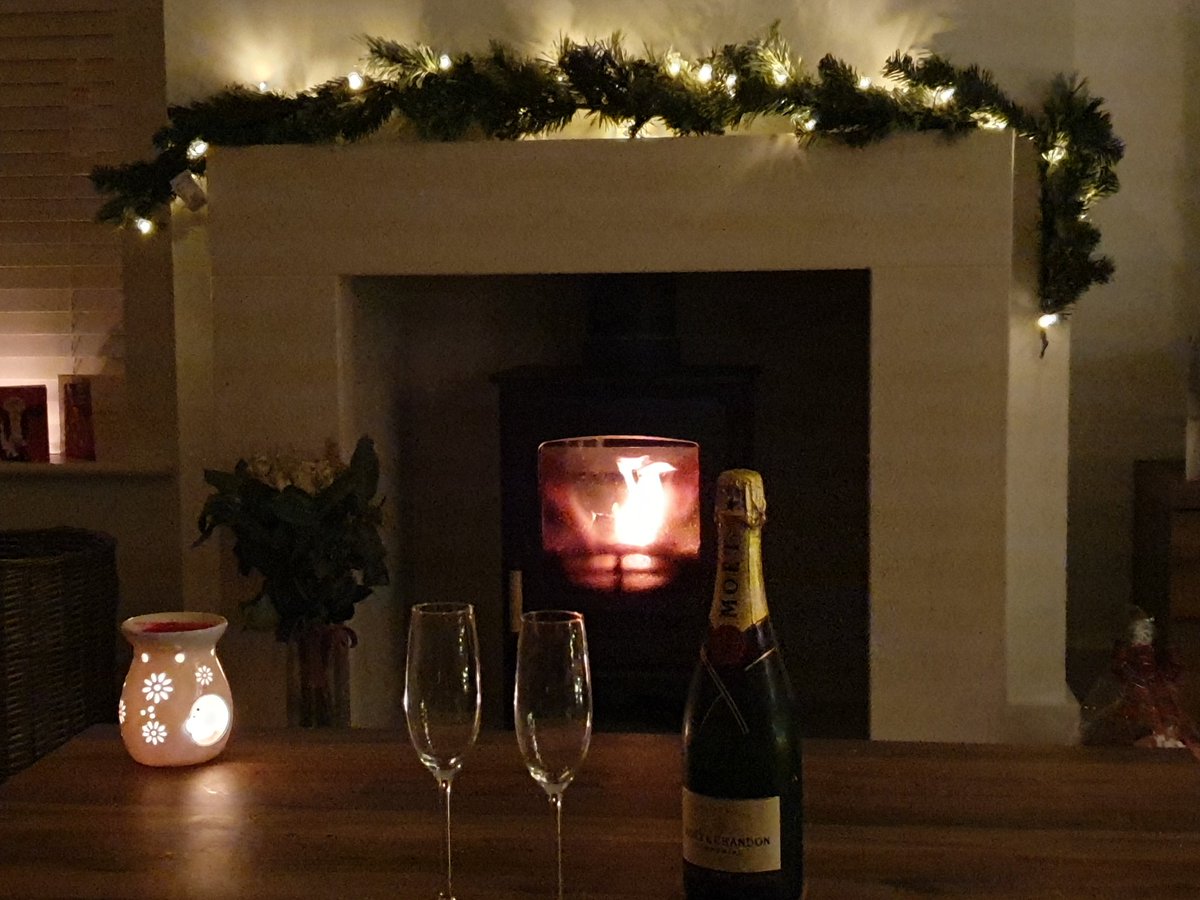 What a year... to be finished of with #firstchristmasinnewhome #logburner #champagne #christmaseve @Romantotales