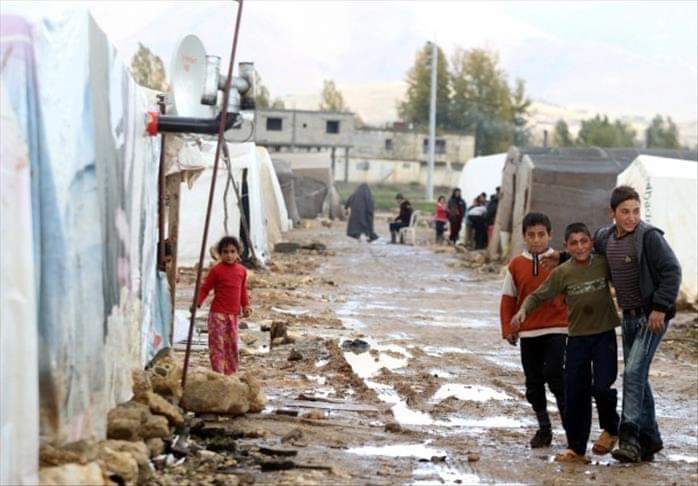 HerakiHamza's tweet image. We can offer them little bit of help by moving them from danger zones and secure them with urgent residence. This is our duty and for it we must do our best.
#IdlibisUnderFire
#إدلب_تحت_النار