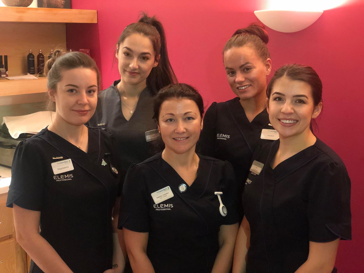 AztecSpaTQ's tweet photo. Our Head Therapist Natalia and her team would like to wish you a very Merry Christmas๐
๐๐๐
#AztecSpaLove #AztecSpa #Aztec #Spa #Torquay #ELEMIS #OPI #MerryChristmas https://t.co/NPH1Jj5nbc