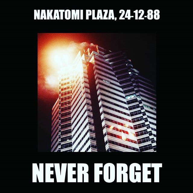 ChampThames's tweet photo. Please remember those we lost. Especially the German guy with the tiny feet.
#Cambridge #cambridgeuniversity #forthelost #wewillrememberthem #hohoho #noshoes #barefoot #haaaaaans #merrychristmas https://t.co/GzFrFChtQa https://t.co/EwfqiH8p1f