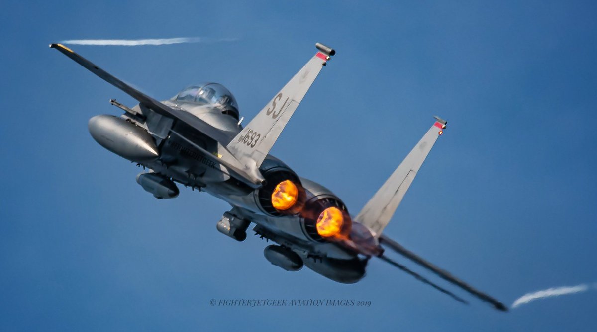 fighterjetgeek's tweet photo. FighterJetGeek Aviation Images wishes you, your fam and all of our service members on duty and keeping the watch...an
Absolutely. Friggin. Lit...Christmas this year!! 🔥🔥🔥  
#FullAfteburner #SendIt #SoundOfFreedom #F15E #333rdFS #Lancers #JOUST #StrikeEagle
#FighterJetGeek https://t.co/IvYDC155lI