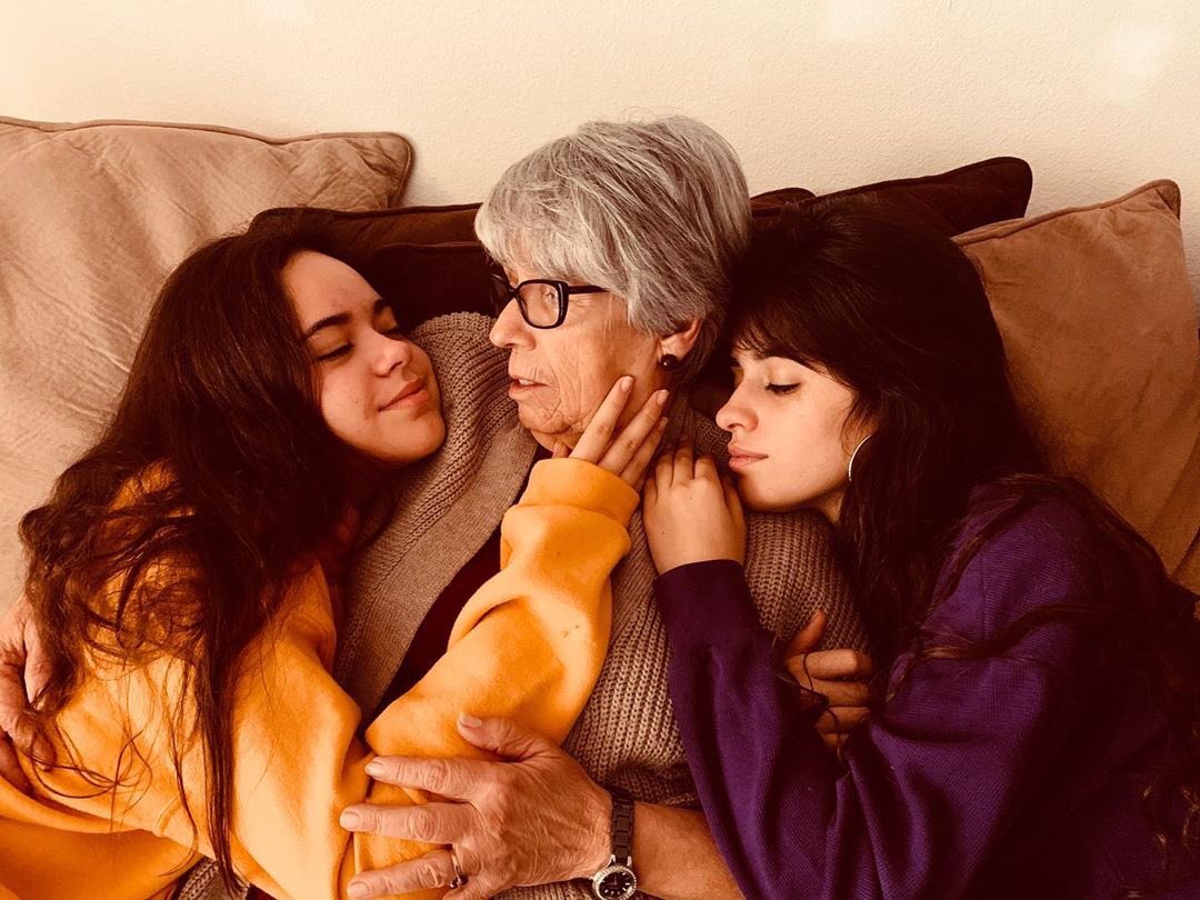 CCabelloNews's tweet photo. Camila’s post on Instagram: “feels really good to be home with family. sending everyone love and peace wherever you are, happy holidays and merry Christmas ❤️” https://t.co/A1KuijKywz
