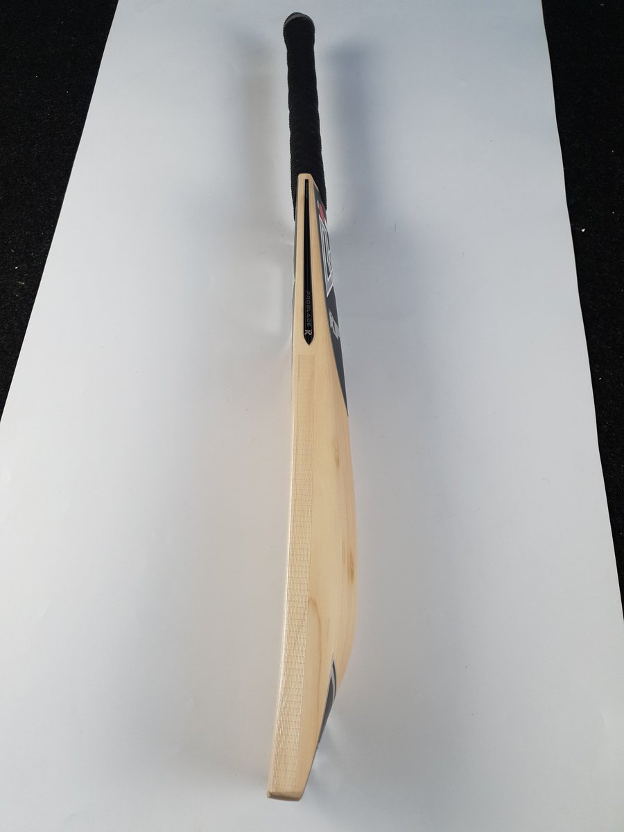 EclipseAllSport's tweet photo. Kippax Genesis players editing sachin tendulkar profile 2lb 10.2oz including scuff sheet and edge tape 39mm edge 64mm spine full shape, monster bat. Will be listed and reviewed on the website shortly. #BestBats #PingKings #MonsterBat #SachinTendulakarProfile https://t.co/vyz36JGsWj