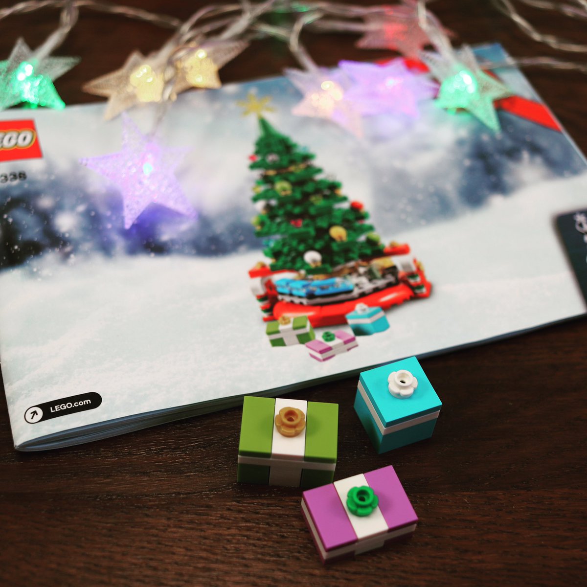 LBG_BRICKS's tweet photo. Probably one of my favourite LEGO promo’s The Christmas Tree - https://t.co/wPV90zOF1W #ChristmasCracker of a set #Christmas #LEGOChristmasTree #Christmastree #AFOL #speedbuild #unboxing #tuesdaythoughts #LEGO #legoTREE #ChristmasEVE #legotrain #AFOL #londonafols #christmasday https://t.co/SobIWUCAdu