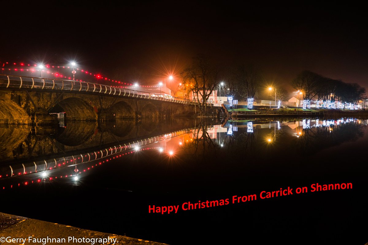 #HappyChristmas everyone from #CarrickonShannon #Leitrim #Roscommon #ChristmasEve <a href="/johncreedon/">john creedon</a> @STEileenMartin <a href="/deric_tv/">Deric</a>