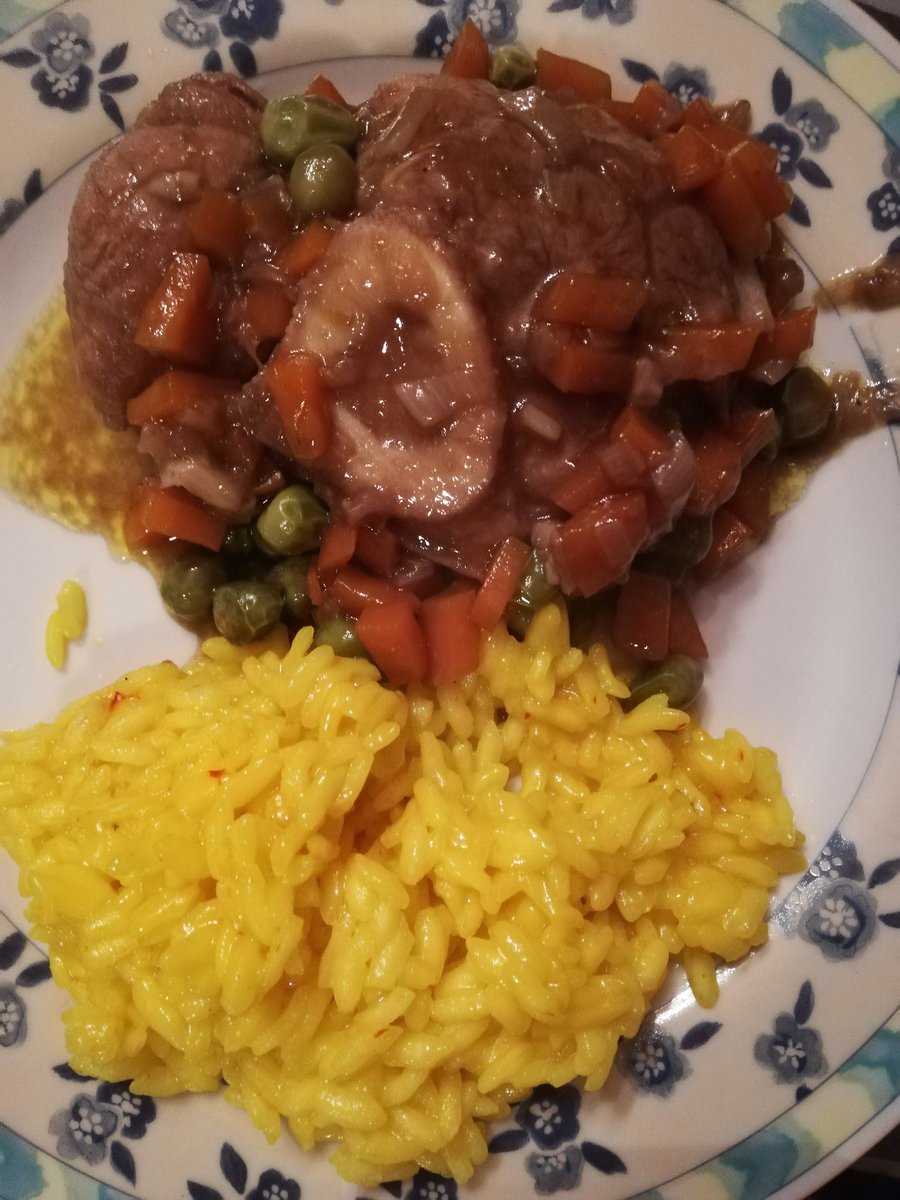 Pam_DeMi's tweet photo. Tradizioni di famiglia: ogni Vigilia, se siamo in Italia, si cena con ossi buchi e risotto allo zafferano. E da quest'anno un piattino in più. 😍
Godetevi le feste e le vacanze! 
#family
#tradizioni https://t.co/MUE3Y6yrny