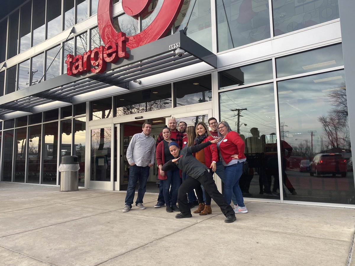 Happy Holidays from the 3252 Skokie team! So grateful to work with such awesome people! 🎯🎄