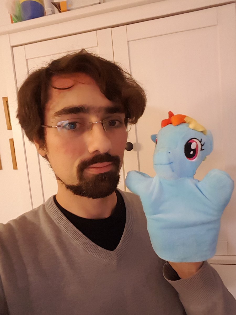 Diese Rainbow Dash Handpuppe wird demnächst meine hilfreiche Begleiterin in Meetings sein.
Damit habe ich 20% mehr Ein(horn)fluss auf das Ergebnis.