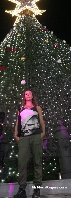 Merry Christmas from me and my favorite Grace Jones Tshirt https://t.co/SPls5ylH1k<a href="/tag/happysaturday"class="tags"><span>#happysaturday</span></a><a href="/tag/werq"class="tags"><span>#werq</span></a>