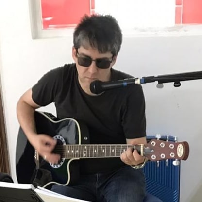 MalignoJr's tweet image. Fazendo o acústico no almoço pré-Natal da MZF4. Confraternização com muita música boa para fechar o ano de intensos trabalhos na Hyper. Obrigado a todos que estão conosco nesta jornada! #hyperclassstrings #hyperprostrings #hyperstrings #mzf4 #malignojr #endorser #musica #violao