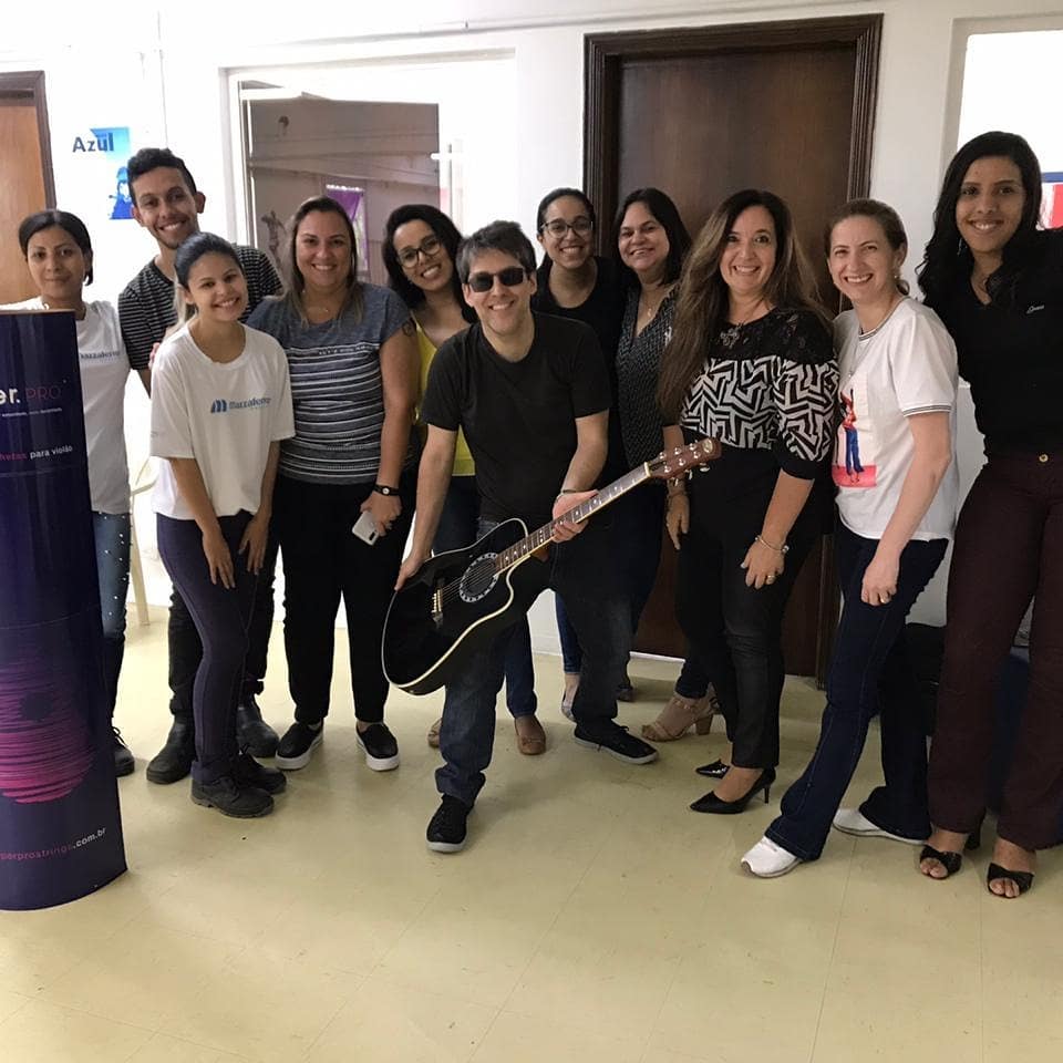 MalignoJr's tweet image. Fazendo o acústico no almoço pré-Natal da MZF4. Confraternização com muita música boa para fechar o ano de intensos trabalhos na Hyper. Obrigado a todos que estão conosco nesta jornada! #hyperclassstrings #hyperprostrings #hyperstrings #mzf4 #malignojr #endorser #musica #violao