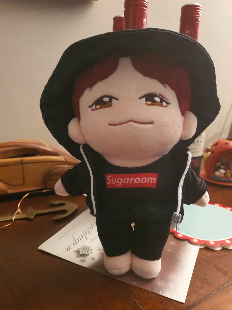 GreedyLilWorld's tweet photo. After waiting a very long time he finally arrived 🥰 thank you @SweetfamBTS for making them I love him. Thank you @GigeyGOs for arranging the GO I am happy he finally arrived safe and sound 💜💜 https://t.co/wX9IEruq7l