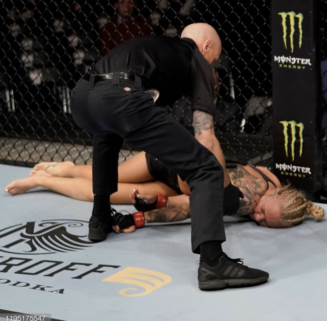 GrangerousMMA's tweet photo. Mom: “Don’t drink too much tonight”
Me: https://t.co/L8AiJEqfvM