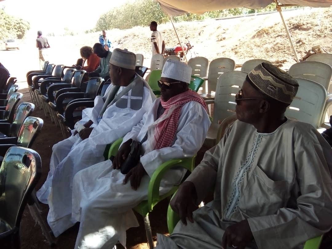 Dr Adamou Mama Sambo, Président #CNC-APESS Bénin en pleine séance de sensibilisation auprès des éleveurs au Bénin.
<a href="/mairamahb/">Maïrama Haman Bello</a> <a href="/dianbipi/">dian diallo</a>