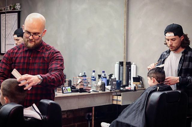 marshalls_mms's tweet photo. [ C H R I S T M A S ]

Great week with my brother @alan_clark_barber .. finished off getting the boys ready for Santa ❤️..
.
.
.
.
.

#MarshallsMS #menshair #malestylist #skinfade #scottishbarber #scotstreetstyle #scottishbarbers #wahl #andis #andisuk #a… https://t.co/UHHfG5OdGl https://t.co/MbxUFOyKje
