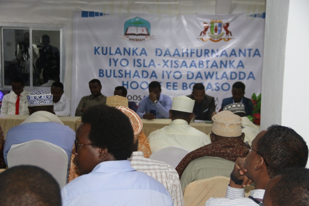 MUDAN_Network's tweet photo. The Mayors of #Qardho and #Bossaso districts Mr. Abdi Said &amp; A. Bashir awarded 2 #MUDAN in apprecaiating the continued support to da municipality in good governance promotion.#MUDAN is closely works with L.authorities in accountability to strengthen good governance.@Plstatehouse https://t.co/DxMol2oPvH