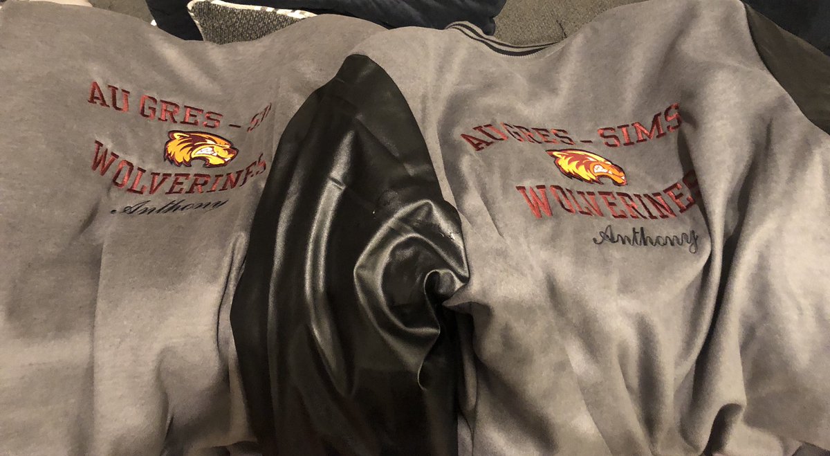 Amanthon's tweet photo. AGS gear is great for Christmas gifts!  #jackets #seeingdouble #agsdailyshare https://t.co/QfkNCcmlI8
