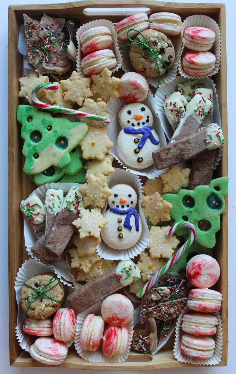 AnumHashim's tweet photo. Happy Christmas Eve! This Holiday cookie board may be my favorite way to eat cookies from now on! #bakingblog #cookieboard https://t.co/QHPKgneLrz https://t.co/4A77UlU2oD