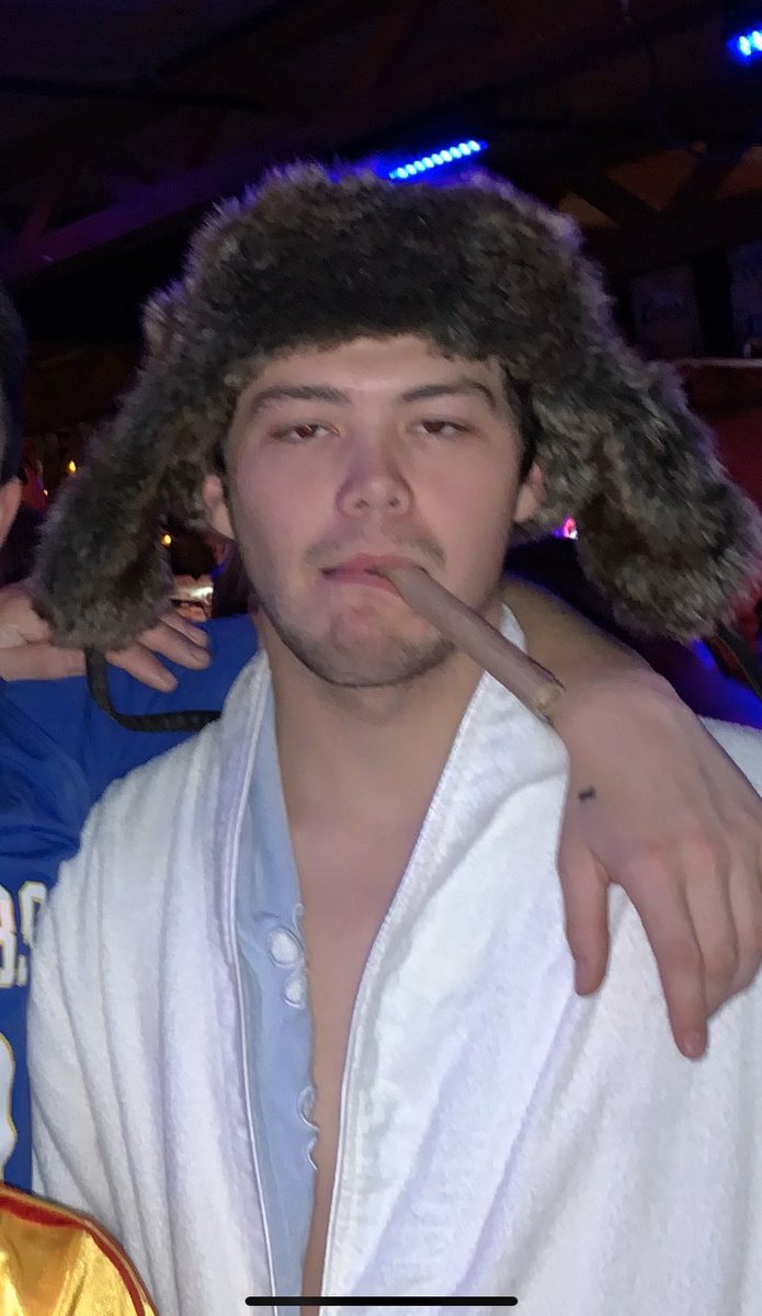 When you gotta head back to work on Christmas Eve #schmood