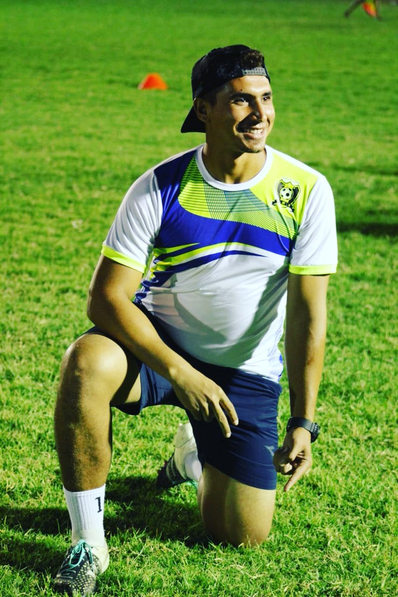 Comarhasan1's tweet photo. الكابتيانو 💙💛 https://t.co/TbXua7qfKY