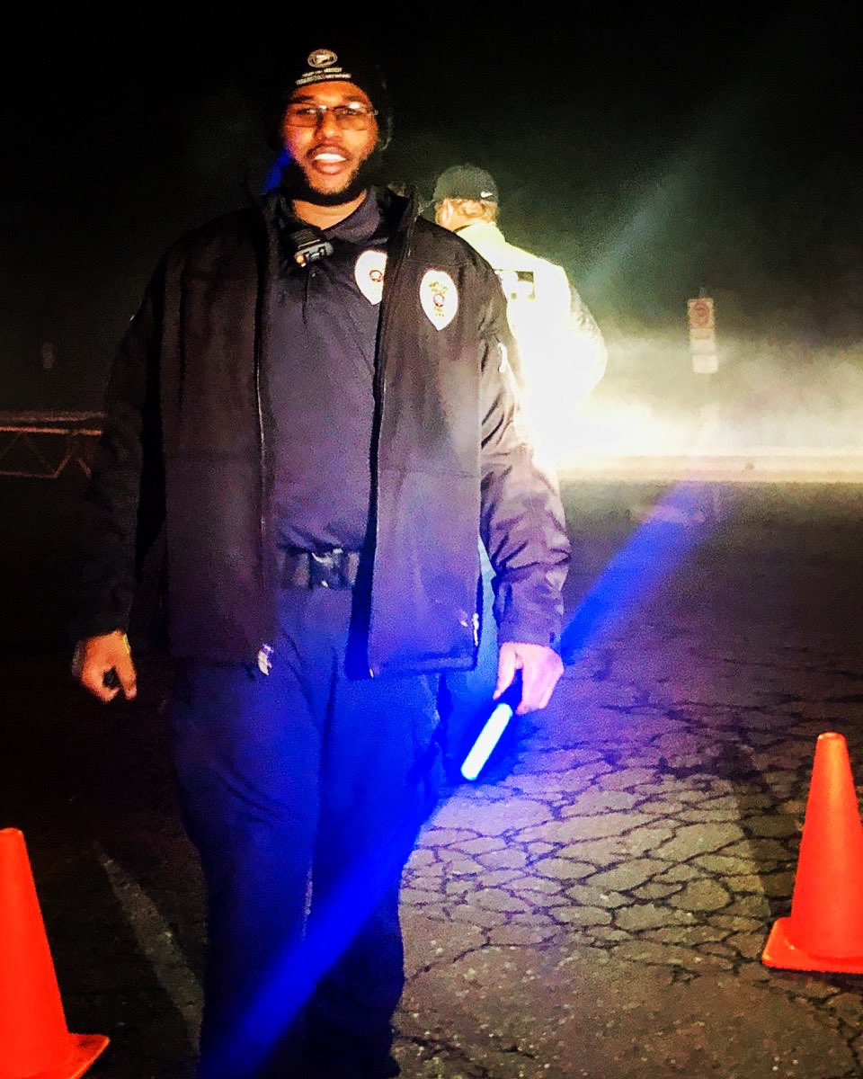 PPBCadets's tweet photo. Cadet Cooper figures using a blue light saber was the best to control traffic attending the Winter Wonderland at @portlandraceway .  Stop by and say hi to the Cadets! #ppbcadets #winterwonderland #pnw 

https://t.co/nywZx3wJHP https://t.co/KcwhJ9ZqcP