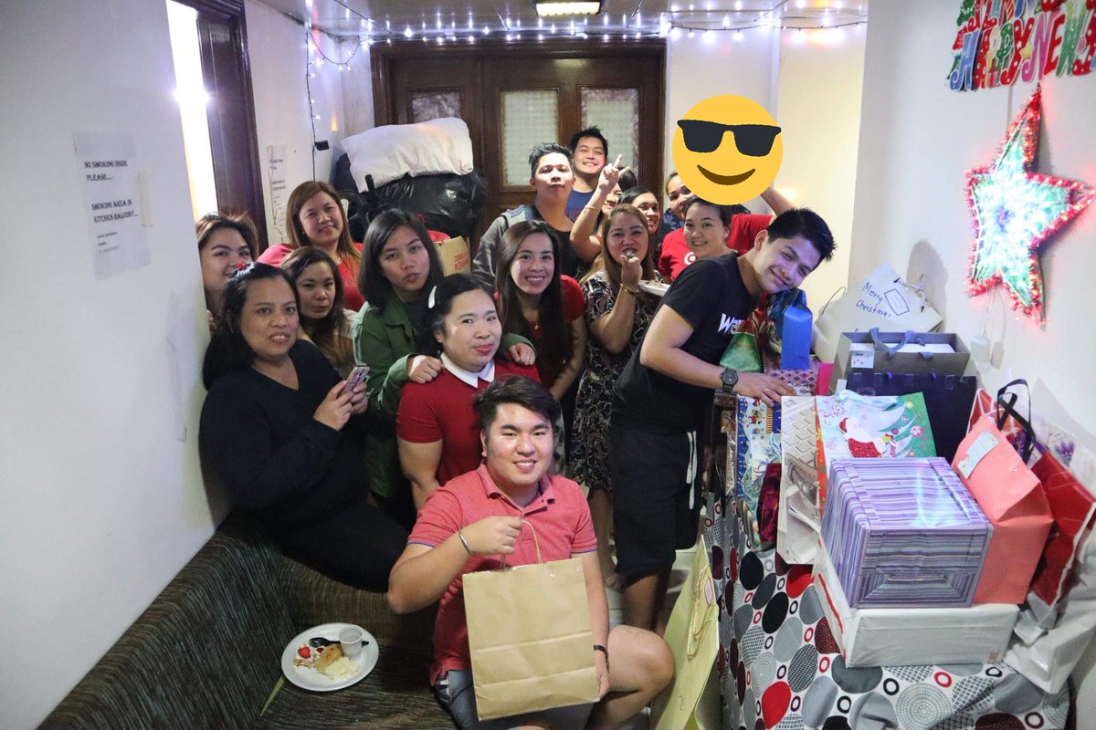 TBryan24_'s tweet photo. Happy Christmas from 1401 Fam ❤️🇵🇭🇦🇪 #DiNa #3rdPic https://t.co/r4TYNkI9Ob