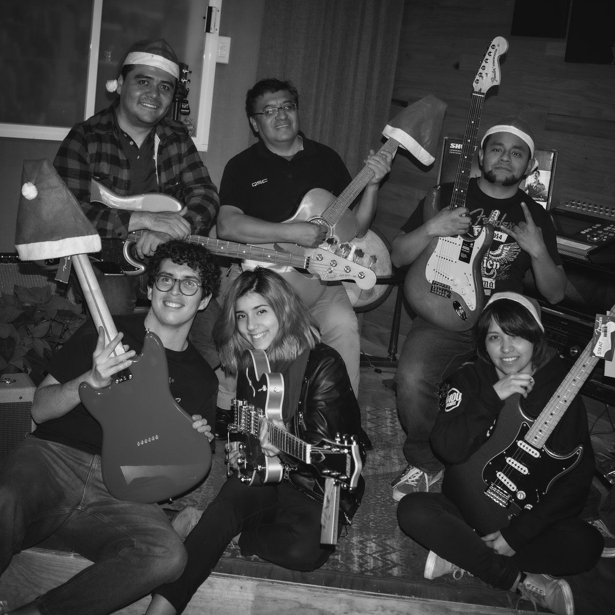 eusicamx's tweet photo. ¡El staff de #Eusica esperamos que tengan una muy Feliz Navidad en compañía de sus seres queridos! Muchísimas gracias por haber compartido tanto lindos momentos con nosotros este 2019. https://t.co/tGbhk8qMQj
