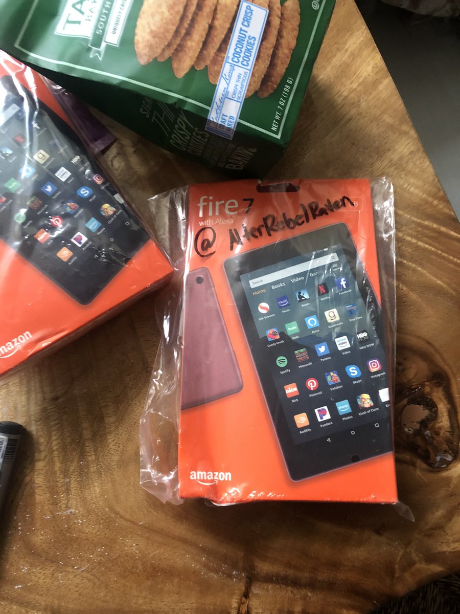 KaFreebies's tweet photo. MerryChristmas🎄
mga @KaFreebies

Second of 3 winners of 
#kafreebiesamazontablet 

@AlterRebelRaven

Congrats: you can pick it up now till January 7 DM me for details on how to pick up your prize https://t.co/md9eBr1A4a
