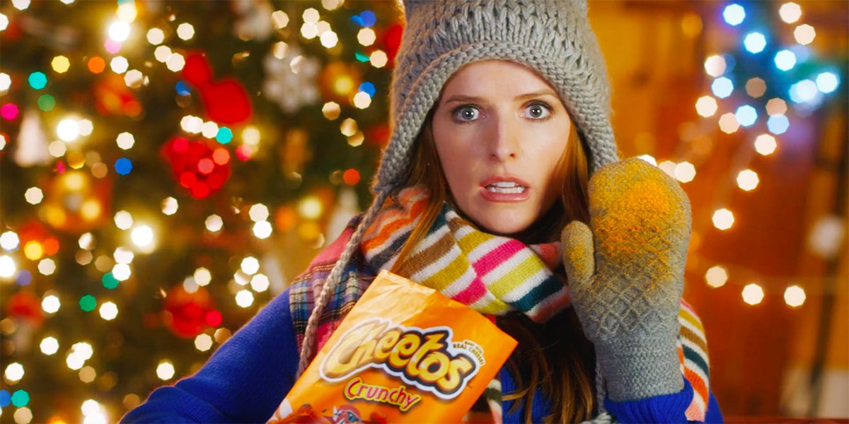 brandholics's tweet photo. Anna Kendrick canta una versión especial de lo más pegadiza de "My Favorite Things" para el anuncio de Navidad de Frito Lay's 😜

https://t.co/kL0Ouqq5MM https://t.co/8LM1AtEJwK