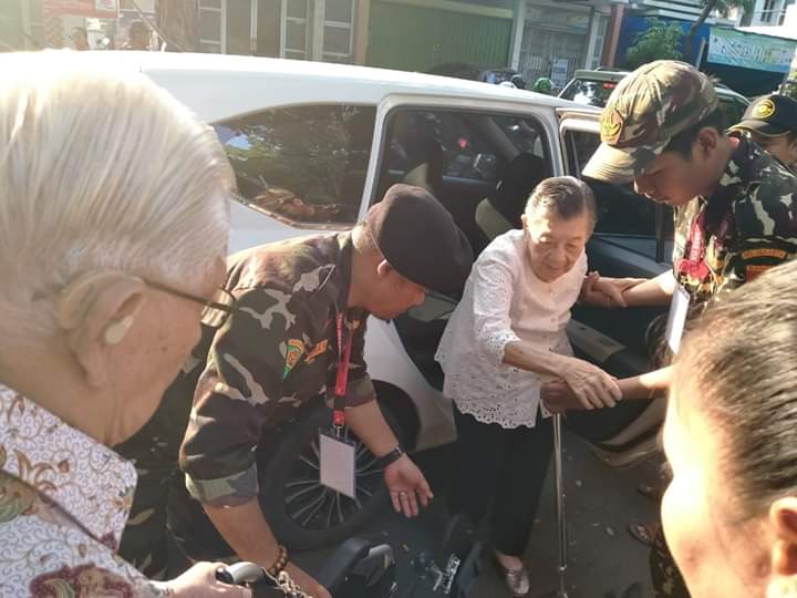 Yang lain sibuk berdebat mereka sudah berbuat 
"Toleransi adalah pondasi kekayaan Negeri"
<a href="/HmfaqihA/">IrHMFaqihAbdurahman</a> <a href="/sitiko_kom/">𓆩♡𓆪 siti aja 𓆩♡𓆪</a> <a href="/CintaDamai8585/">Cinta Keyla</a> <a href="/makLambeTurah/">makLambeTurah#PalingManis🥰</a> <a href="/N1ngW4ng1/">Ning Wangi</a>