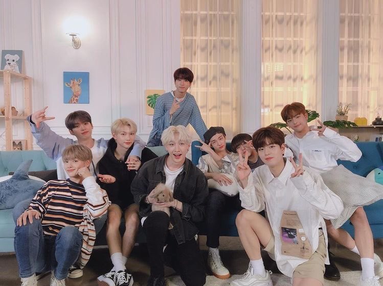 kimmdoyeonn's tweet photo. merry christmas to the best family i could ever have asked for! thank you for everything you’ve done for me and for taking me in as one of your own. i love you all more than words can describe ❤️❤️ https://t.co/WzxbtiLXar
