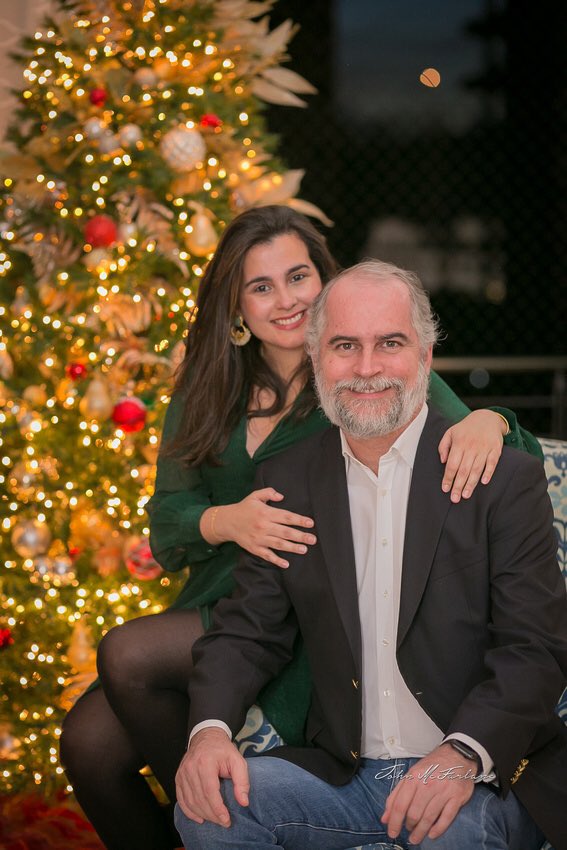 AlejandroFdezW's tweet photo. Algún día conocerán mi declaración jurada de patrimonio y se sentirán decepcionados.

Lo que pasa es que toda mi vida, mi fortuna y mi patrimonio son quienes me acompañan en mi corazón cada segundo.

��Muchas bendiciones para todos y cada uno de ustedes y solo lo mejor para 2020! https://t.co/xKX2MQgcqe