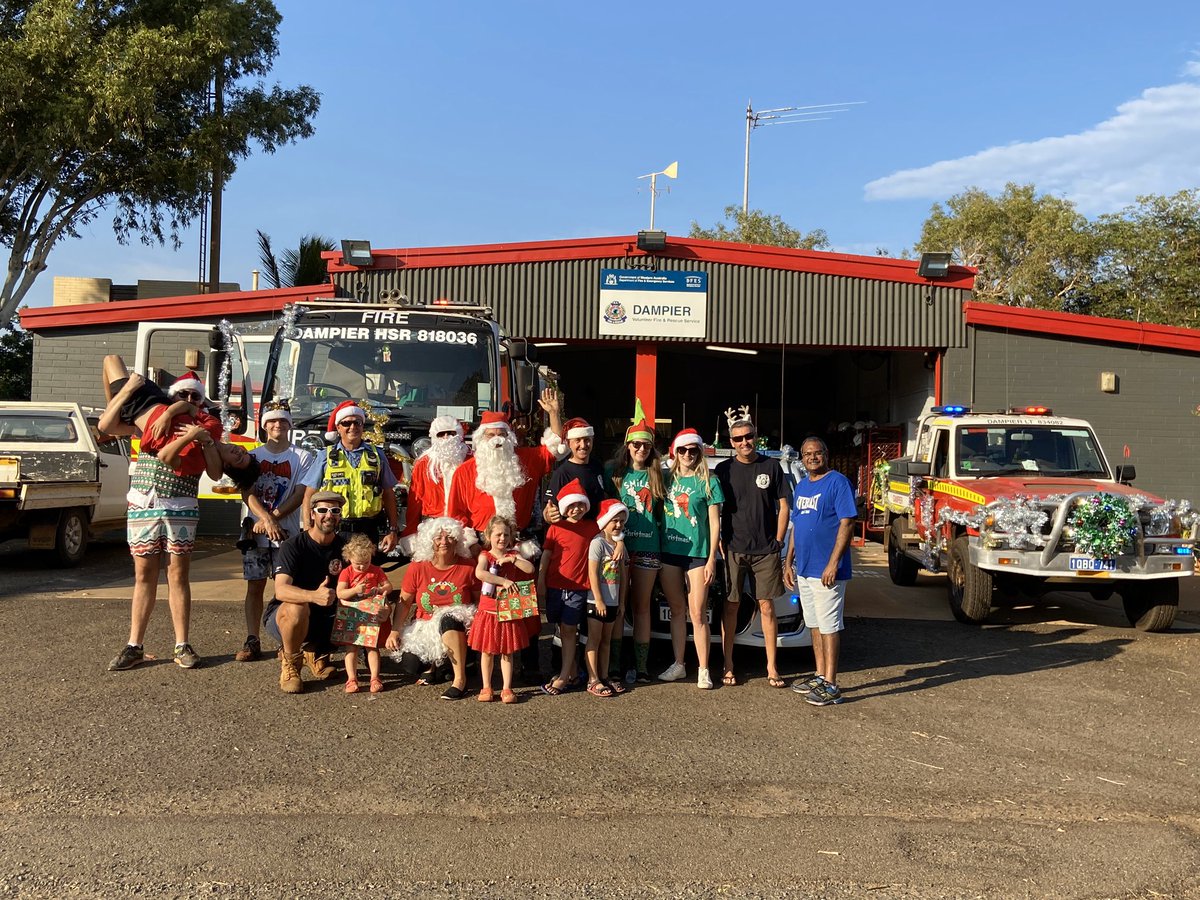 DampierPol's tweet photo. Dampier Police, local volunteer Fire Fighters with Santa and his helpers..
Have a happy and safe Xmas to all... https://t.co/mpHcpra7sH