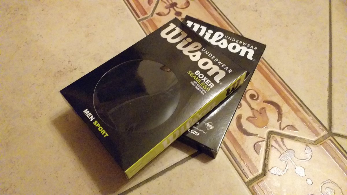 hugohlamadrid's tweet photo. Mi jermu me regaló (?) una caja de herramientas y mi suegra dos calzones Wilson.

Para que seguir viviendo. https://t.co/oYRZWUBKvq