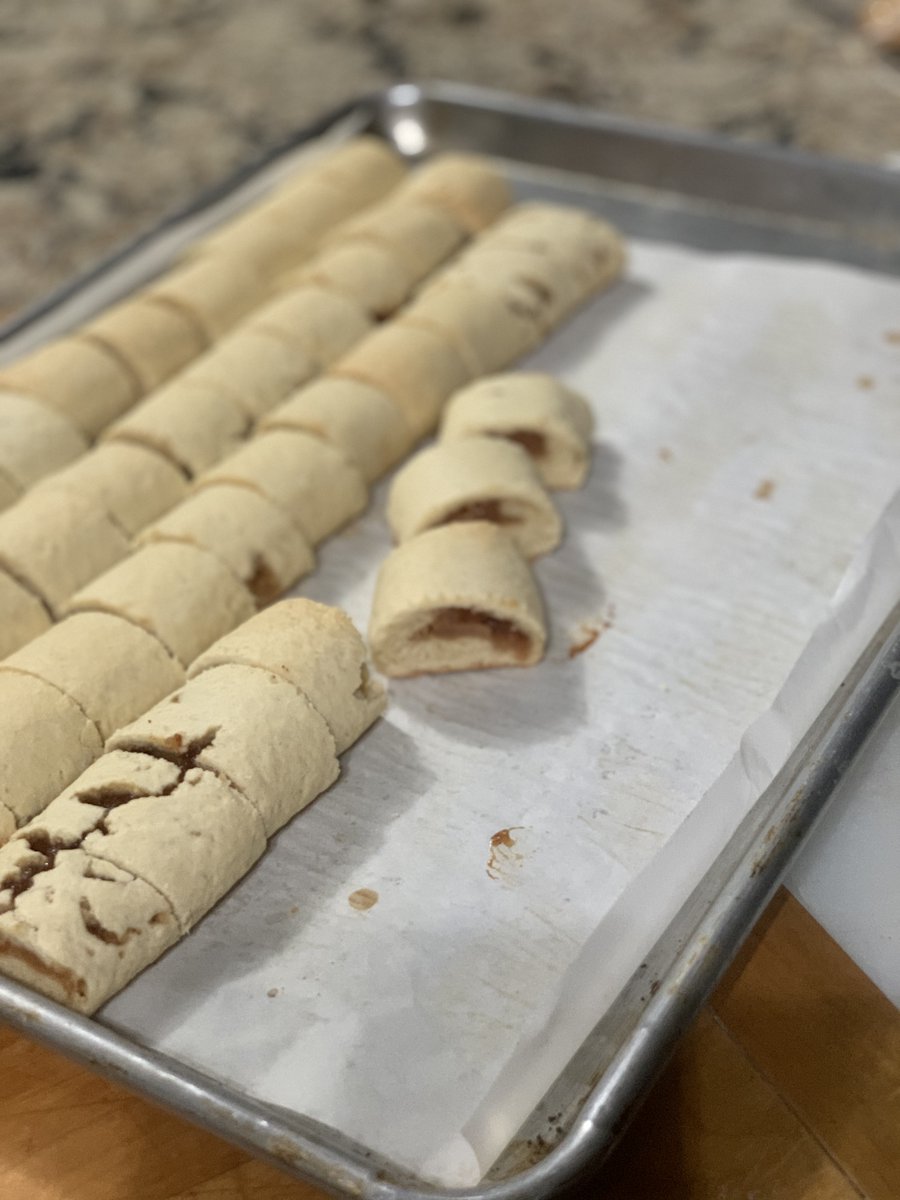WildFingers1's tweet photo. Pear Cucidatti #ThatsIt
#DoneBaking https://t.co/KiIwtFjZtm