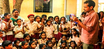 pafpeak's tweet photo. https://t.co/nxXMJWW4Qs
Once the students let their minds take the creative route, they make their own toys from waste items like ball pens, old CDs, plastic bottles, plastic straws, etc. https://t.co/IrgUFkMwHS