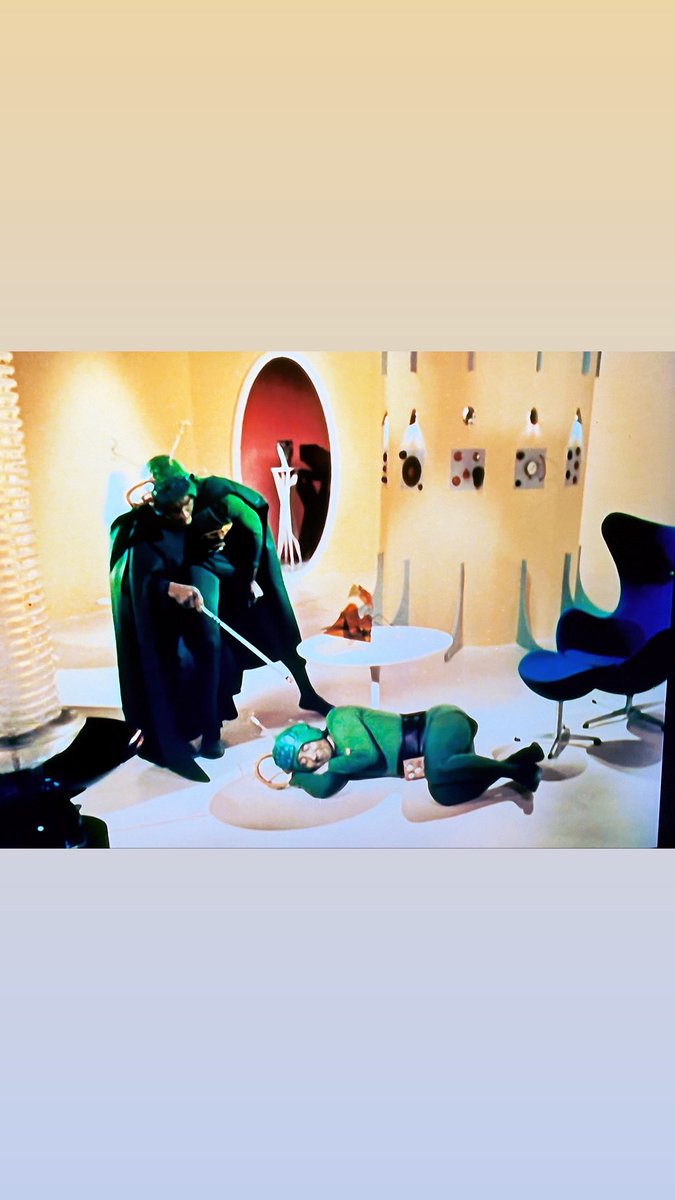 sealydzine's tweet photo. Loving this new classic “Santa Claus conquers the Martians” made in 1964. Check out the #iconic #furniture #hansen #eggchair and #saarinen #tuliptable. #merrychristmas #happyholidays #classic #tv https://t.co/LS50IcmUJT