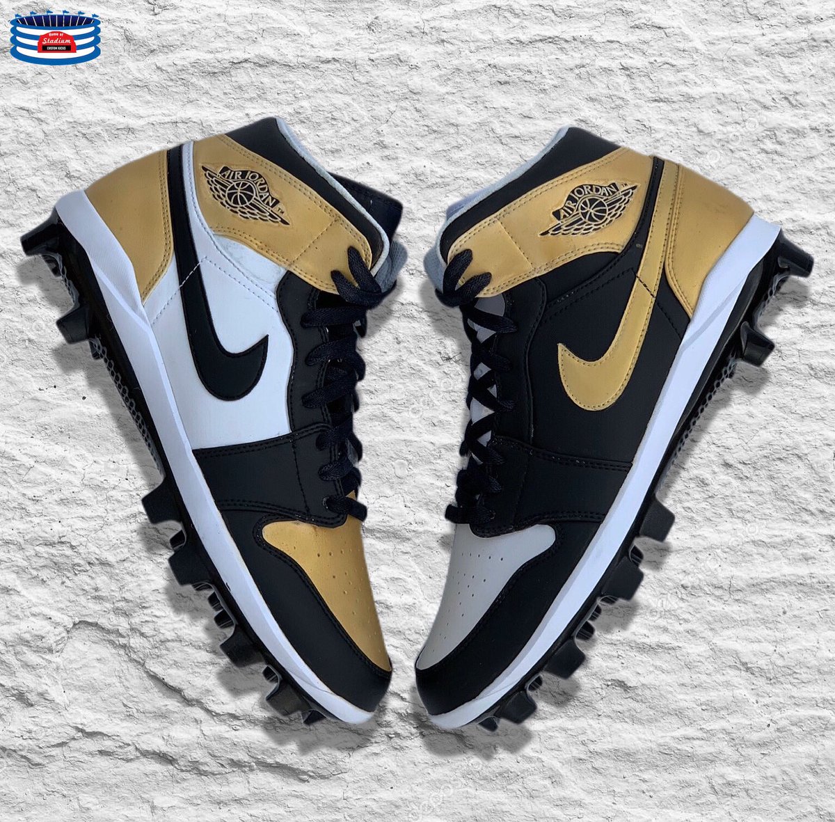 stadiumck's tweet image. Cop or drop? 🤔
“Gold Toe” Jordan 1 Retro Cleats #StadiumCustomKicks