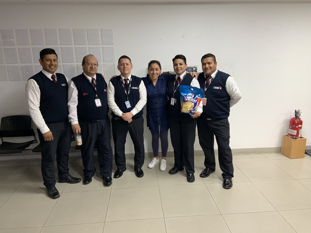 MiriamP31882063's tweet photo. Visitando nuestros Liderman de institución del estado!!! Equipo completo @LidermanOficial Liderman o Nada https://t.co/itJ5PCpnz7