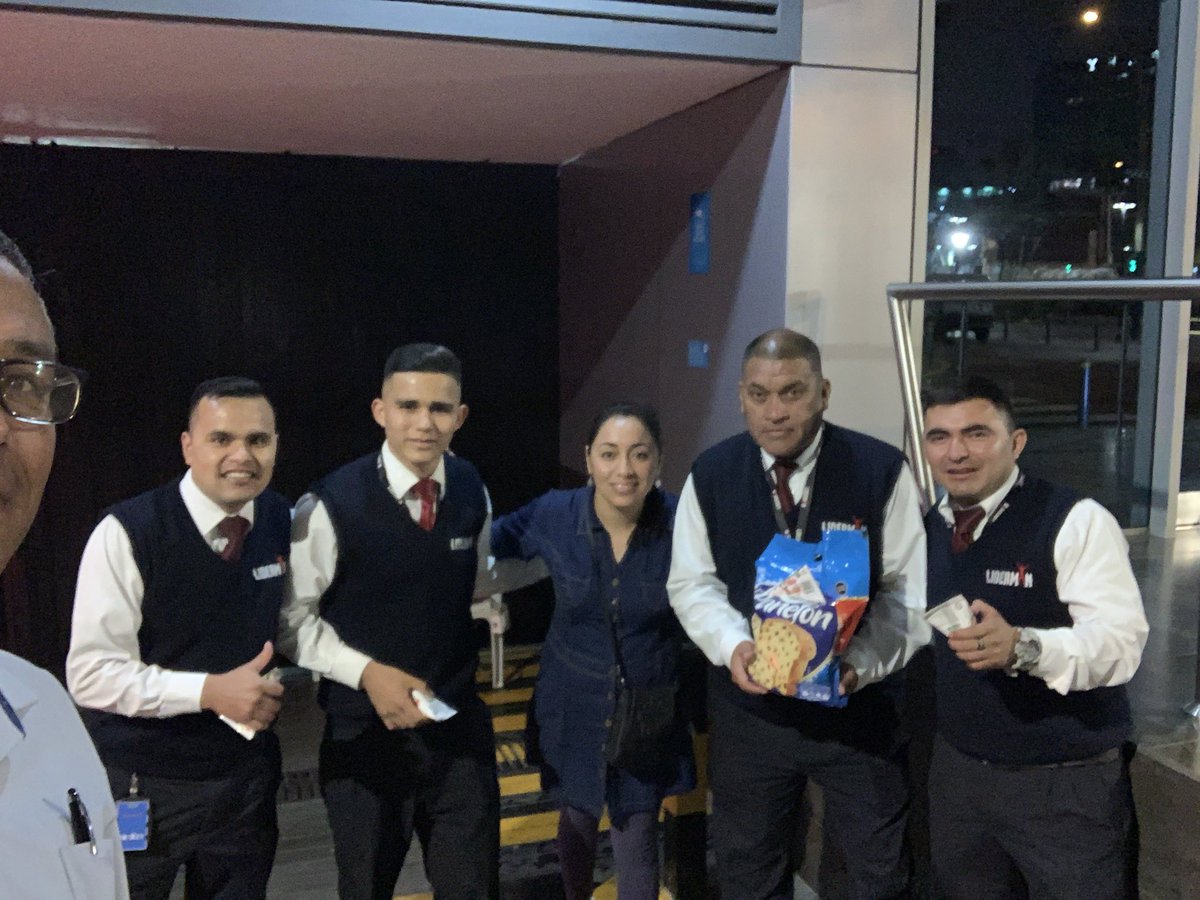 MiriamP31882063's tweet photo. Visitando a nuestros Liderman de empresa de seguros en San Isidro!! Equipo completo!! https://t.co/2hyLTm7Jzv