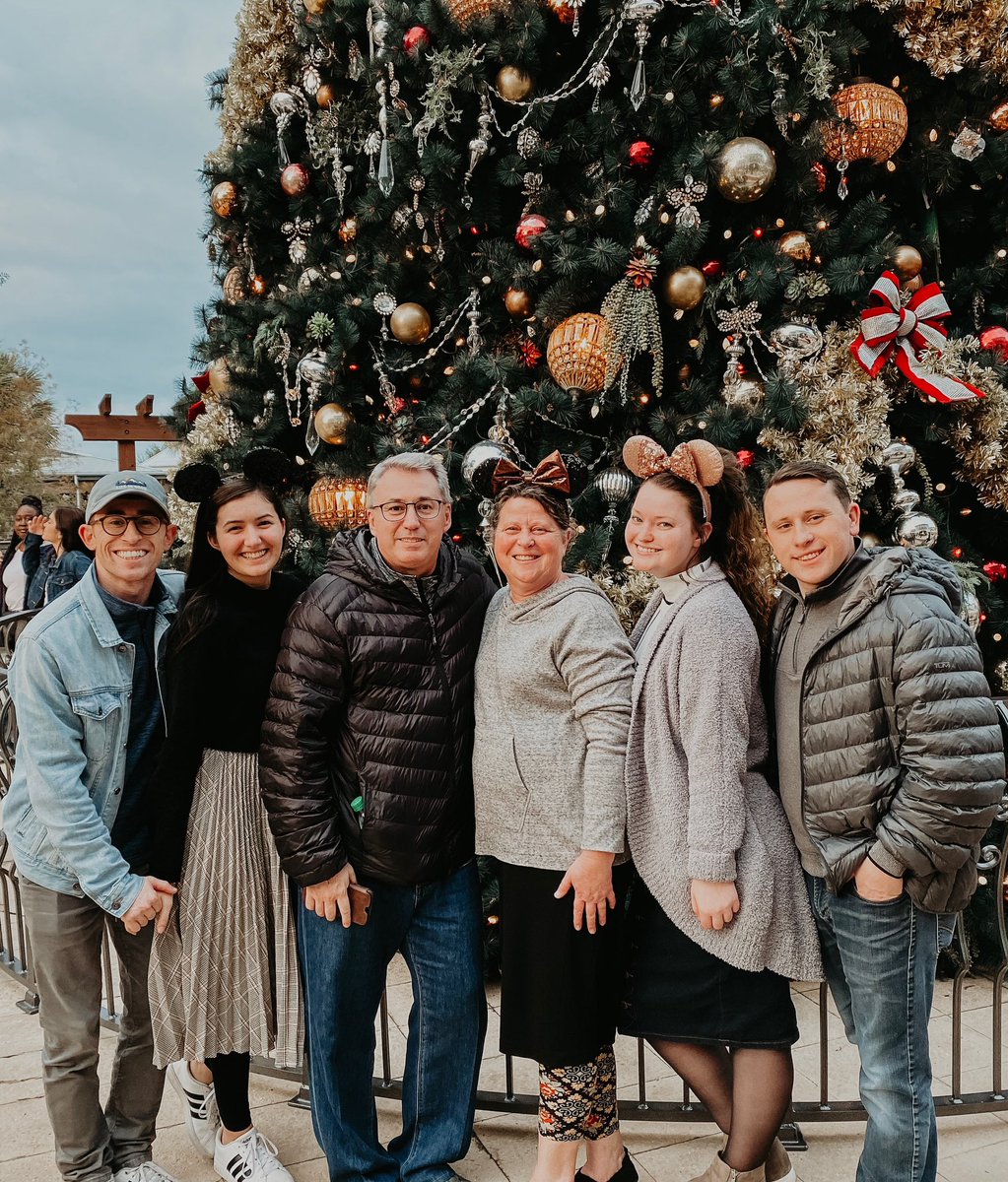 annklinedinst's tweet photo. We are enjoying my two sons @Zacklinedinst and @Jklinedinst and  our daughter n loves home for Christmas . Christmas in Florida https://t.co/oZfQcFfdQj