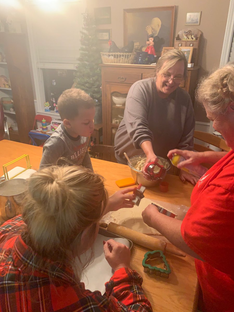 mchsagscience's tweet photo. Making cookies for Santa and food for the reindeer https://t.co/83rnjHUAJY